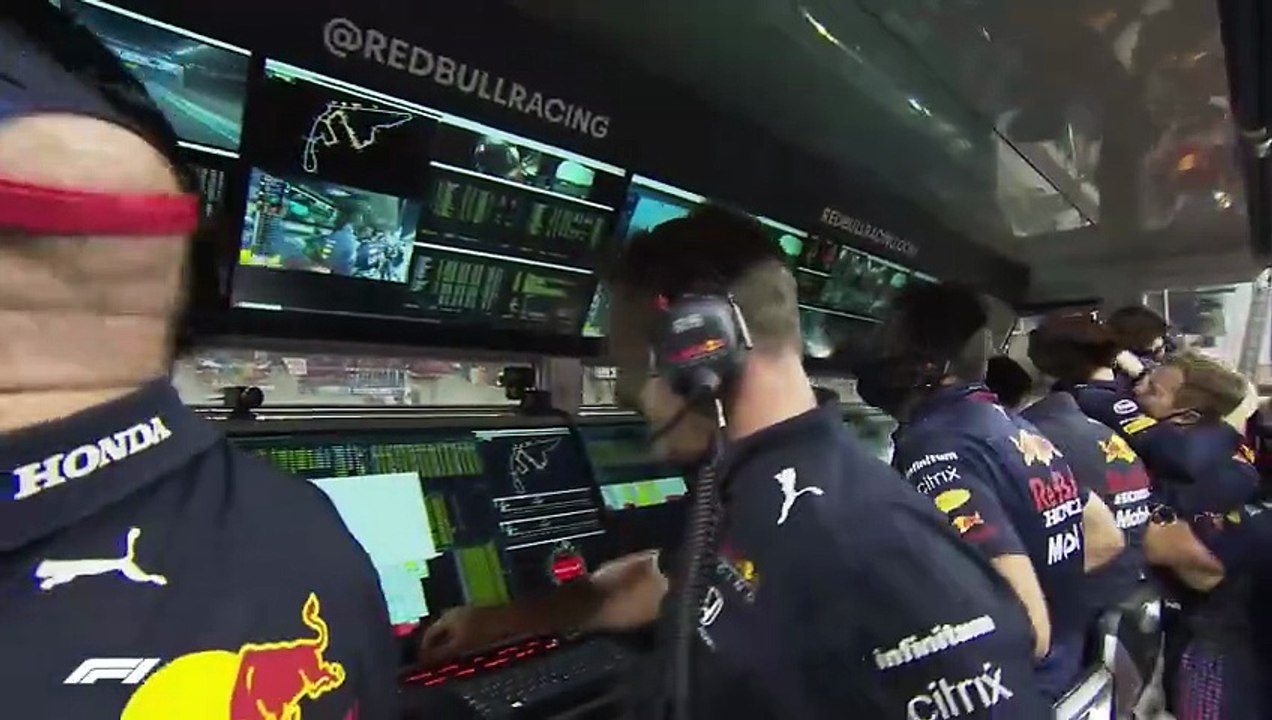 2021 Abu Dhabi Grand Prix | Max Verstappen overtakes Lewis Hamilton in epic last lap to win Formula 1 World Championship