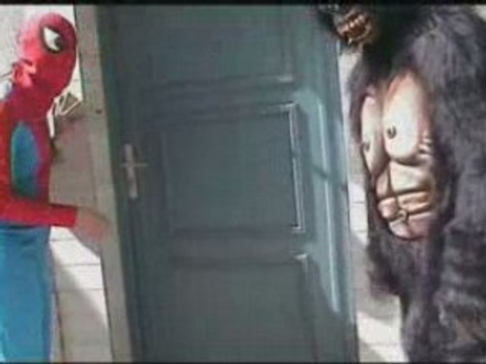 Spiderman et le gorille chez steven