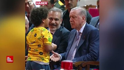 KKTC'de gülümseten sohbet: Erdoğan dede sana sarılabilir miyim?