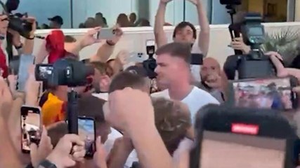 Roma, ecco Ferguson: tifosi scatenati all'arrivo a Ciampino