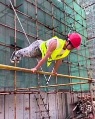 These construction workers have some serious skills! 😲