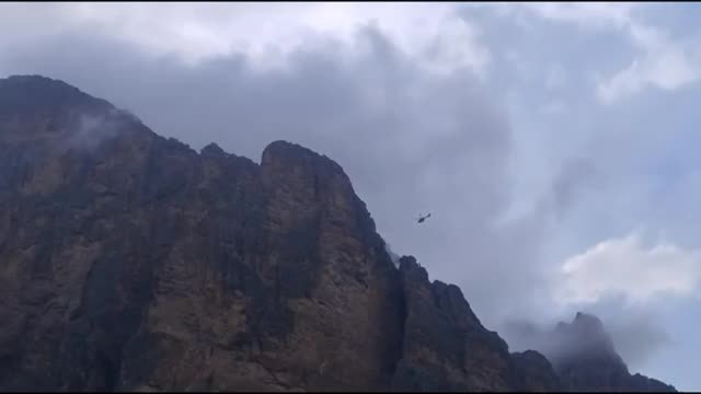 Il salvataggio di tre alpinisti bloccati sulla Tofana