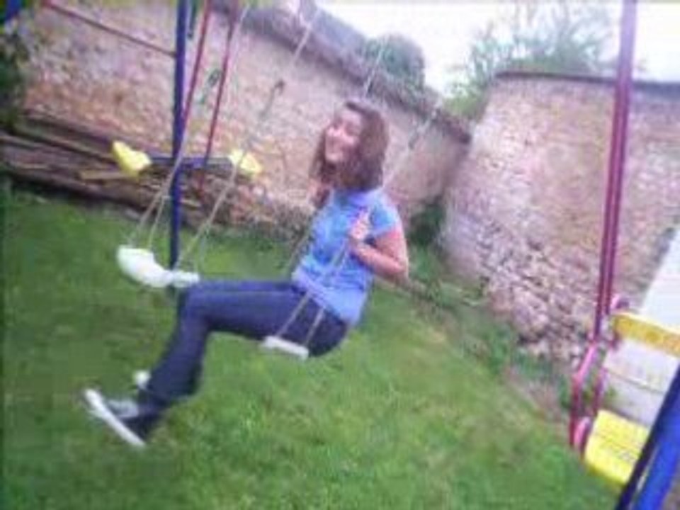 Capuce et sa balançoire ^^