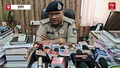 हाथों में 'युवती' को उठाए गणेश प्रतिमा पर मचा बवाल, हिंदूवादी संगठनों ने मूर्तिकारों का मुंह पर पोती कालिख