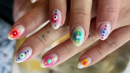 Unghie corte a mandorla: la forma che valorizza anche le mani più piccole