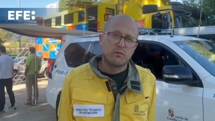 El incendio de Navaluenga activo y sin avance durante la noche con el riesgo de viento hoy