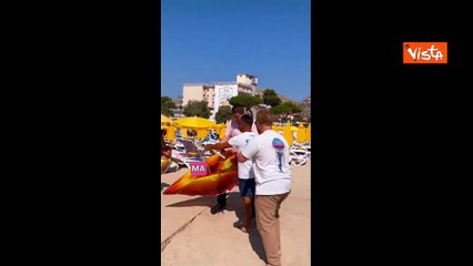 Hallissey (+Europa) e La Vardera  (ControCorrente) aggrediti a Mondello, ombrellone distrutto