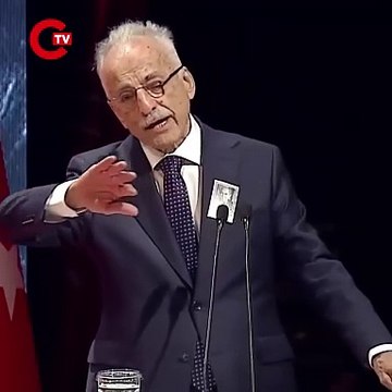Eski CHP Genel Başkanı Murat Karayalçın, Altan Öymen için düzenlenen anma töreninde göz yaşlarına hakim olamadı