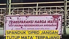Spanduk ‘DPRD Jangan Tutup Mata’ Terpajang di JPO dekat DPRD Riau dan Fly Over Pekanbaru