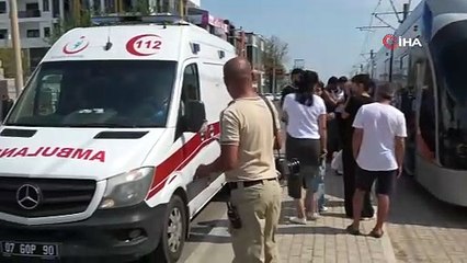 Tramvayın çarptığı genç kız yaralandı