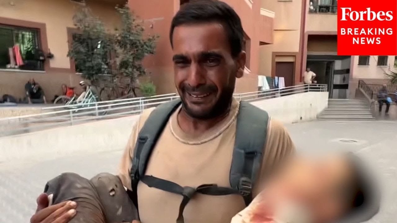 Gazans Aid Wounded After Israeli Attacks That Killed Over 30, Per Hamas-Run Health Ministry