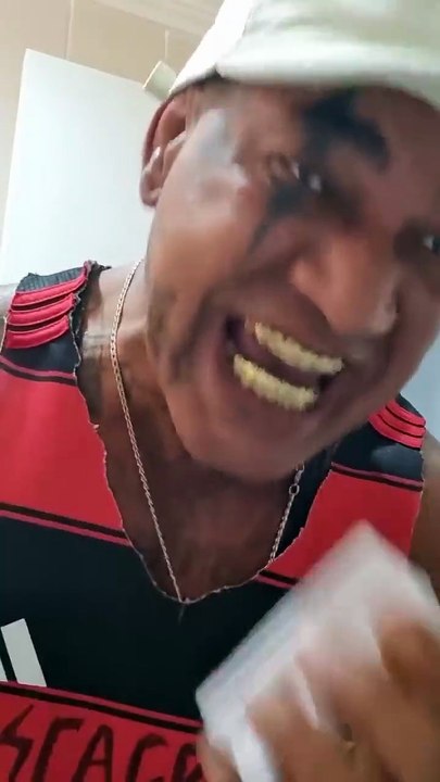 Se brosser les dents quand elles sont en métal... Polish