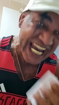 Se brosser les dents quand elles sont en métal... Polish