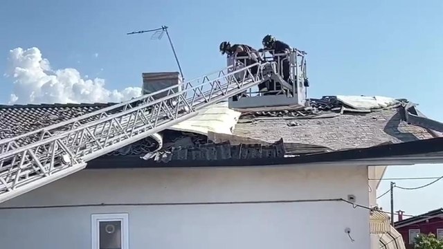 Tromba d’aria a Pieve di Soligo, il video dei danni: distrutta la copertura in eternit di un capannone