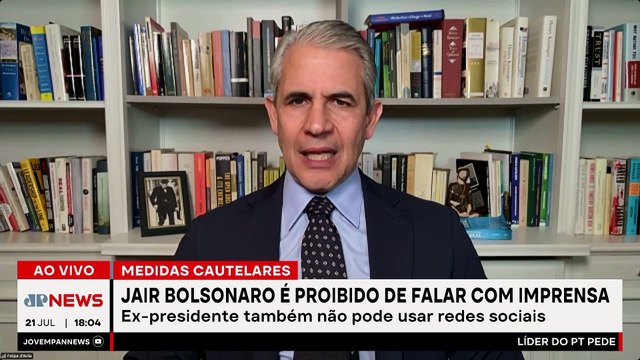 Alexandre de Moraes proíbe Jair Bolsonaro de usar redes sociais e falar com imprensa