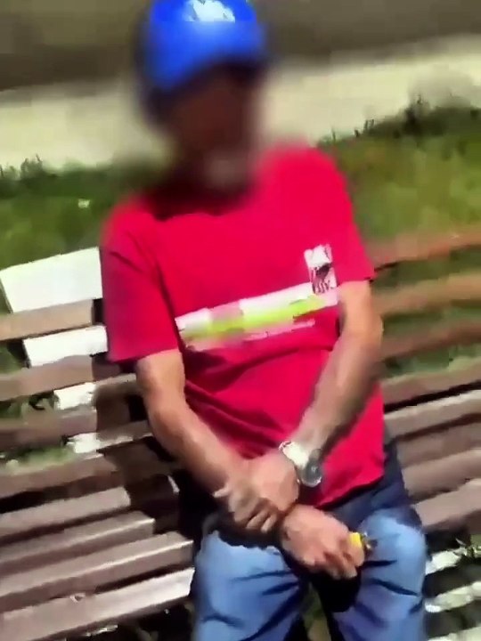 Homem é flagrado se masturbando em praça pública no interior de Alagoas