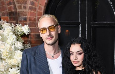 Charli XCX’s leftover wedding cake was boxed up for a fan