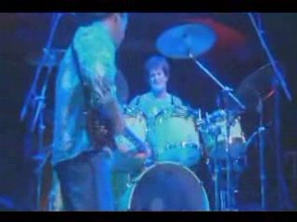 Level 42 Mark King  slap bass solo