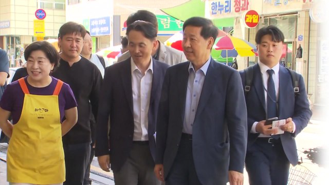 소비쿠폰 첫날 전통시장 찾은 구윤철 경제 돌리는 혈액 역할 / YTN