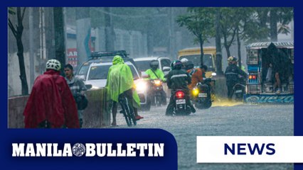 Motorists wade through knee-deep floodwaters in Cainta, Rizal