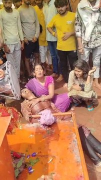 ओंकारेश्वर में फिर हादसा... नदी में डूबने से युवक की मौत, बेटे की सलामती के लिए शिवलिंग पकड़कर बैठी रही मां