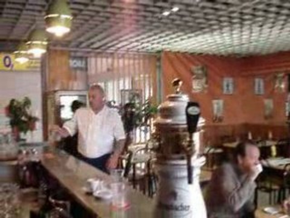 Christopher  dans son bar