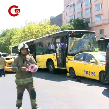 Beyoğlu'nda 9 aracın karıştığı zincirleme kaza; yaralılar var