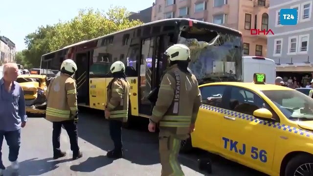Beyoğlu'nda 9 aracın karıştığı zincirleme kaza: 3 kişi yaralı