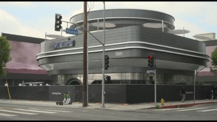 Los Angeles, in fila per l'apertura del futuristico "Tesla Diner"