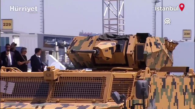 IDEF 2025'te yerli savunma sanayisi araçlarıyla geçiş töreni yapıldı