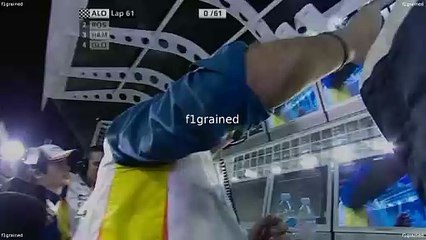 Formula 1 Drive To Survive_S07E04_Carlos Signs