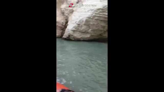 La Guardia costiera salva dieci persone al largo del Gargano