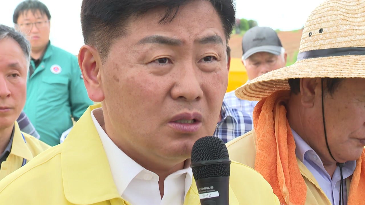 [전북] 김관영 지사, 폭우 침수 피해 고창 수박 농가 현장 점검 / YTN