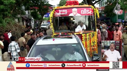 'ഈ റോഡരികിൽ നിൽക്കുന്നത് കമ്മ്യൂണിസ്റ്റുകാർ മാത്രമല്ല, അതൊരു പൊതുസമൂഹമാണ്'