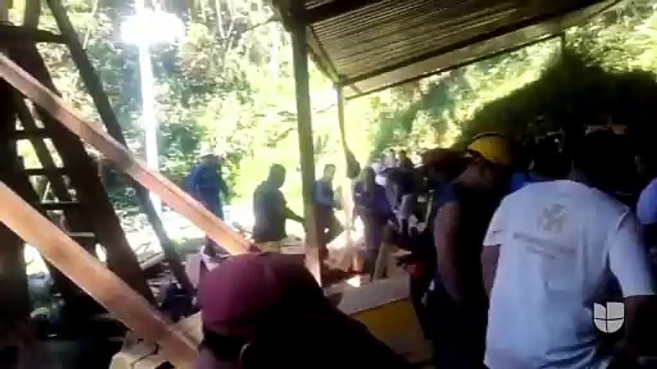 Mineros atrapados tras colapso de tierra graban desde el interior mientras esperan ser rescatados