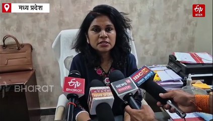 घुनी दाल लेकर रतलाम कलेक्ट्रेट में रोने लगीं छात्राएं, अपर कलेक्टर मैडम के उड़े होश