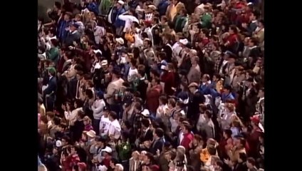 Wade Boggs reaches 200 hits for the seventh consecutive season (9/25/89)