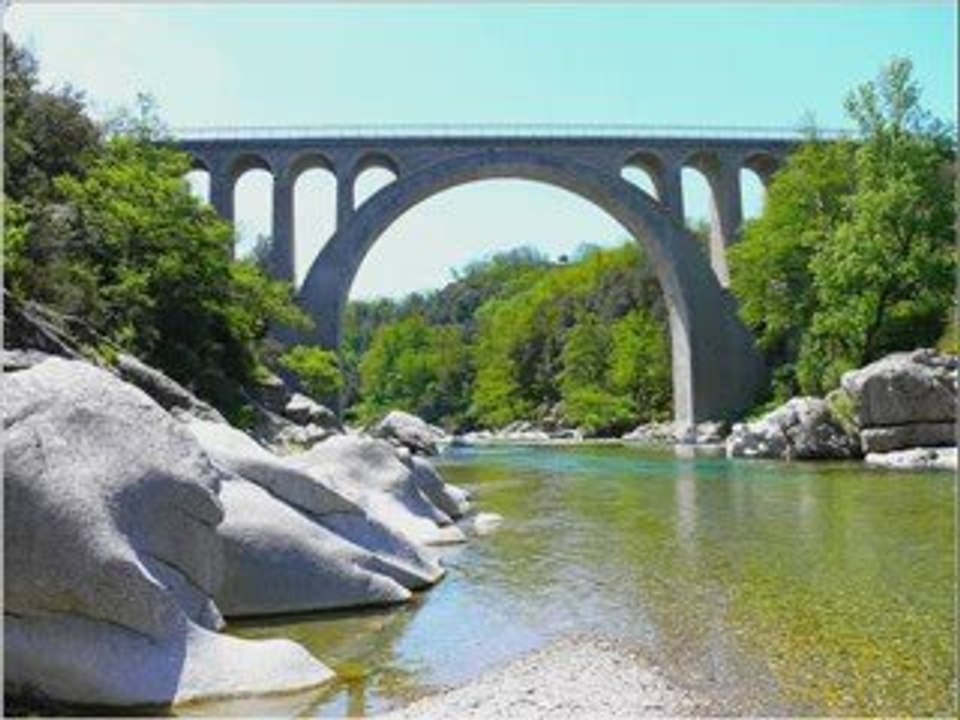 ~~ AU FIL DE L'EAU ~~