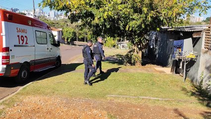Jovem 'surtada' ameaça pegar facas durante o atendimento do Samu