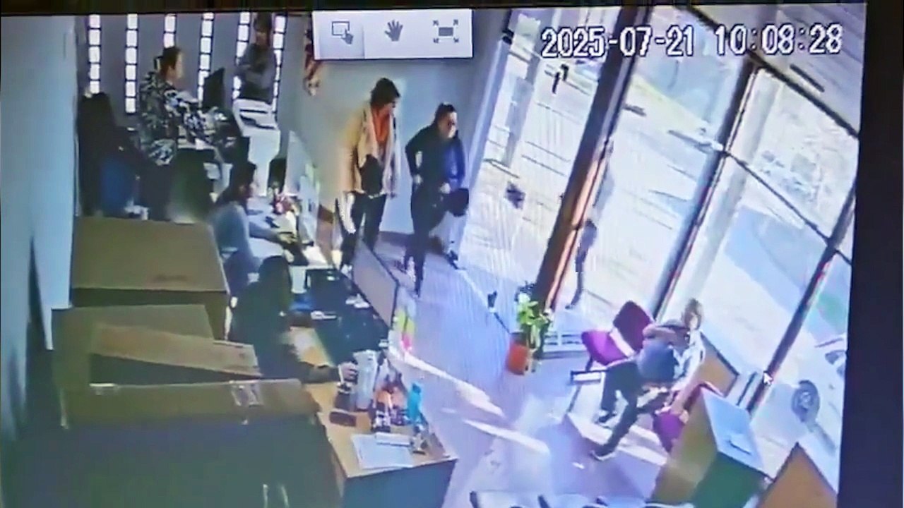 Destrozó con un pico las oficinas de la Empresa Provincial de Energía