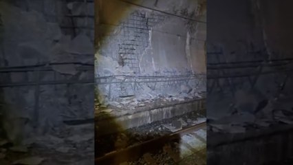 Un túnel del AVE en Málaga sufre escapes de agua y desprendimientos de materiales