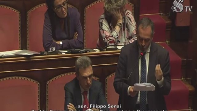 Durante la discussione al Senato sul dl, il senatore Filippo Sensi legge l'elenco di tutte le donne vittime di femminicidi nel 2025