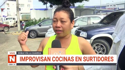 IMPROVISAN COCINAS EN SURTIDORES