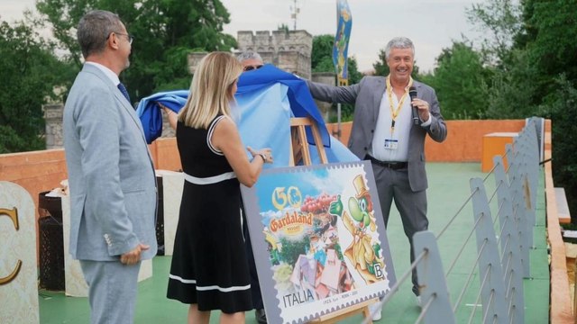 Gardaland, un francobollo per i 50 anni del parco divertimenti: il video