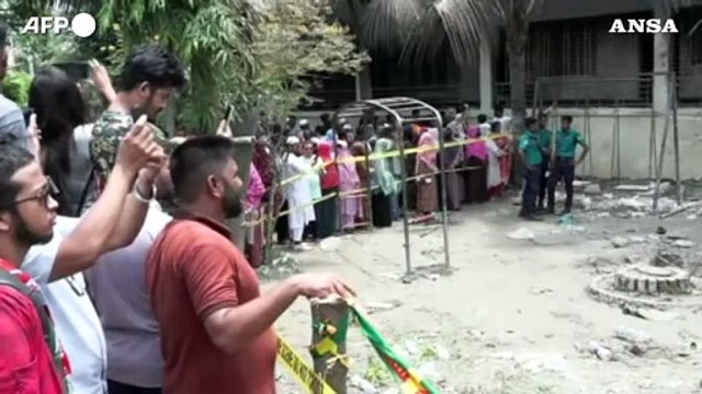 Bangladesh, sale a 27 morti il bilancio dell'incidente aereo a Dacca