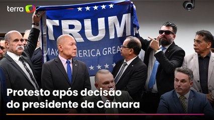 Oposição estende faixa em apoio a Trump na Câmara dos Deputados