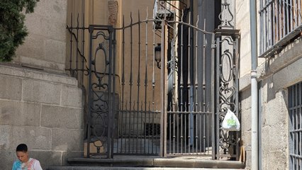 El "limbo eterno" del Panecillo, un pasadizo público en pleno Madrid, cerrado hace dos siglos