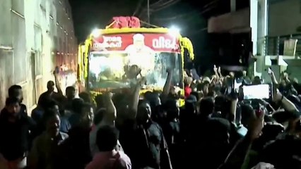 10 മണിക്കൂർ കൊണ്ട് തിരുവനന്തപുരത്ത് നിന്ന് കൊല്ലത്തേക്ക്.. അന്ത്യാഭിവാദ്യമർപ്പിച്ച് ജനക്കുട്ടം..