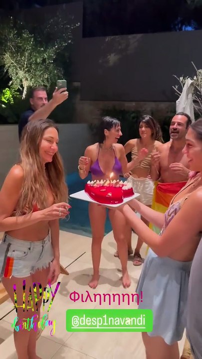Δέσποινα Βανδή: Το καυτό σορτς και η έκπληξη των παιδιών της, Μελίνας- Γιώργου για τα γενέθλιά της