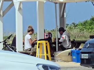 Así olvida Sheila Casas a Escassi cuando nadie la ve: luciendo palmito en la playa en la mejor compañía